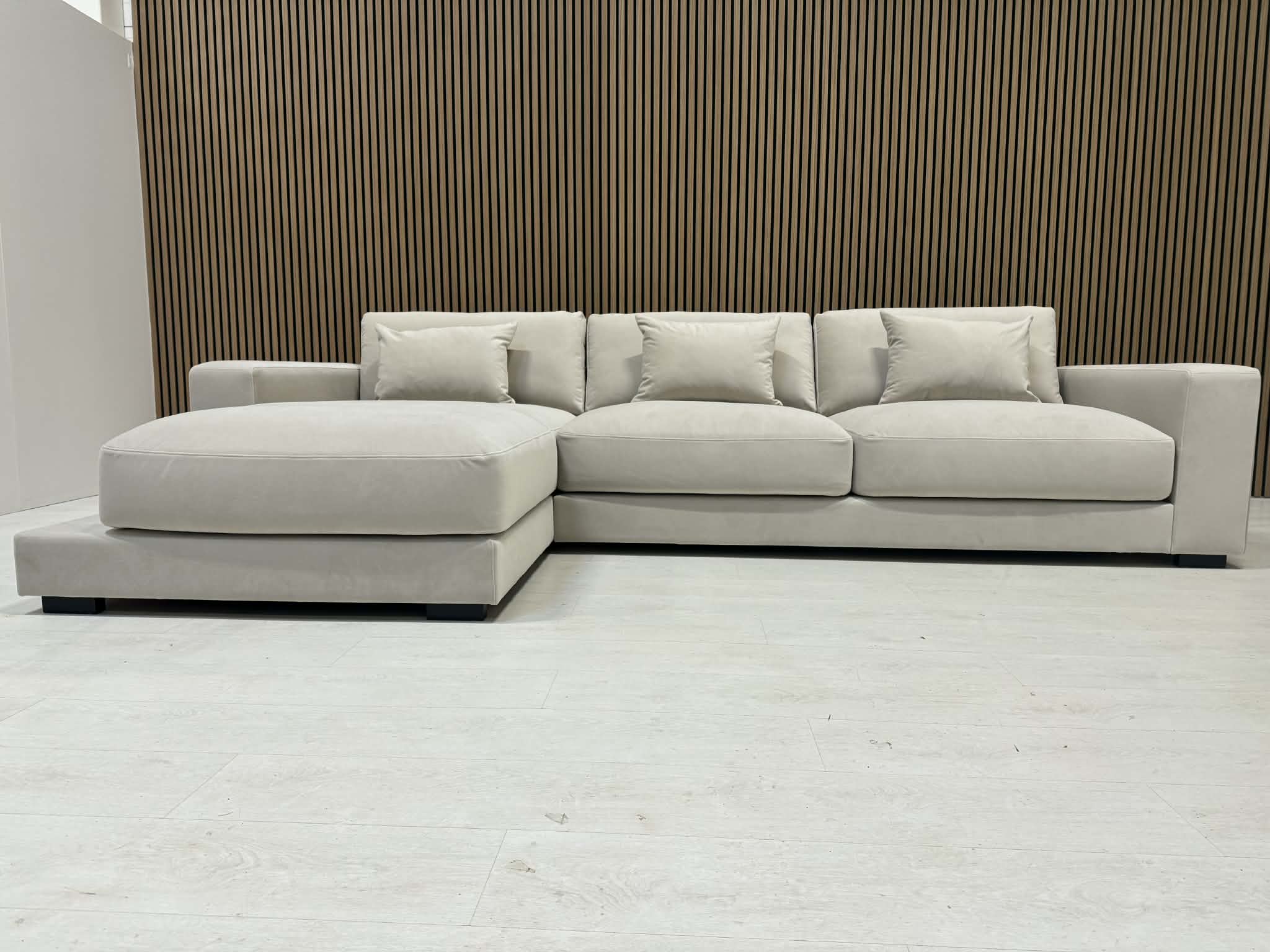 UUE KOMBINATSIOONIGA DIEGO