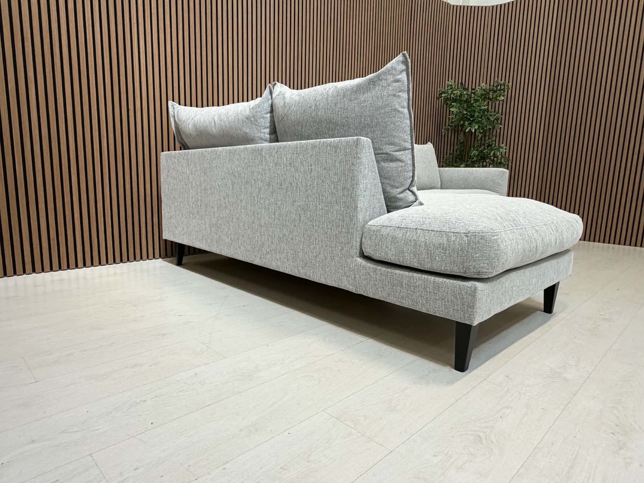 LEONE - Image 3
