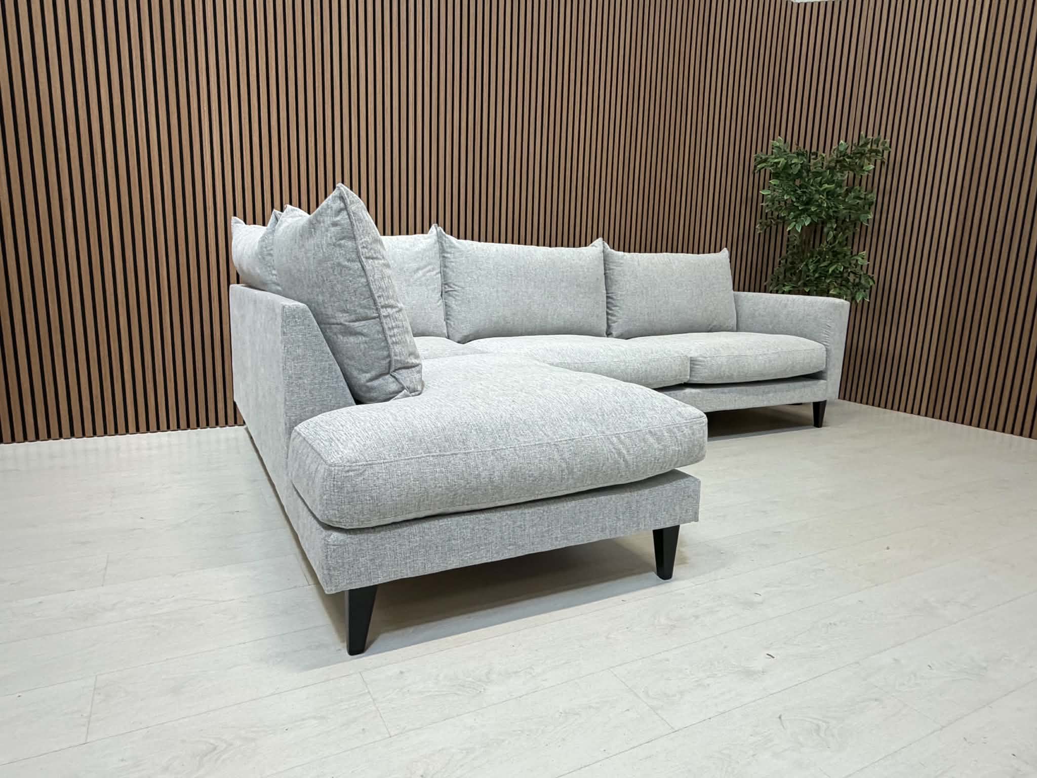 LEONE - Image 5